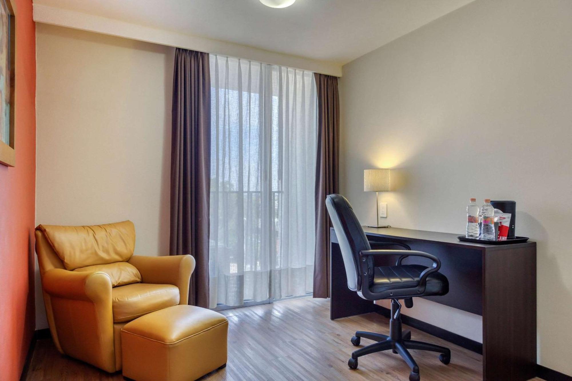 Comfort Inn San Luis Potosi Ngoại thất bức ảnh