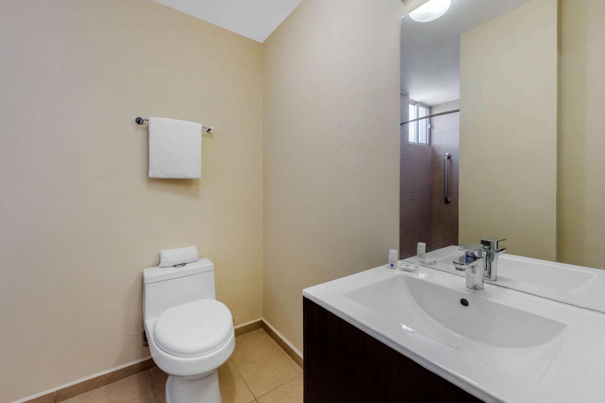 Comfort Inn San Luis Potosi Ngoại thất bức ảnh