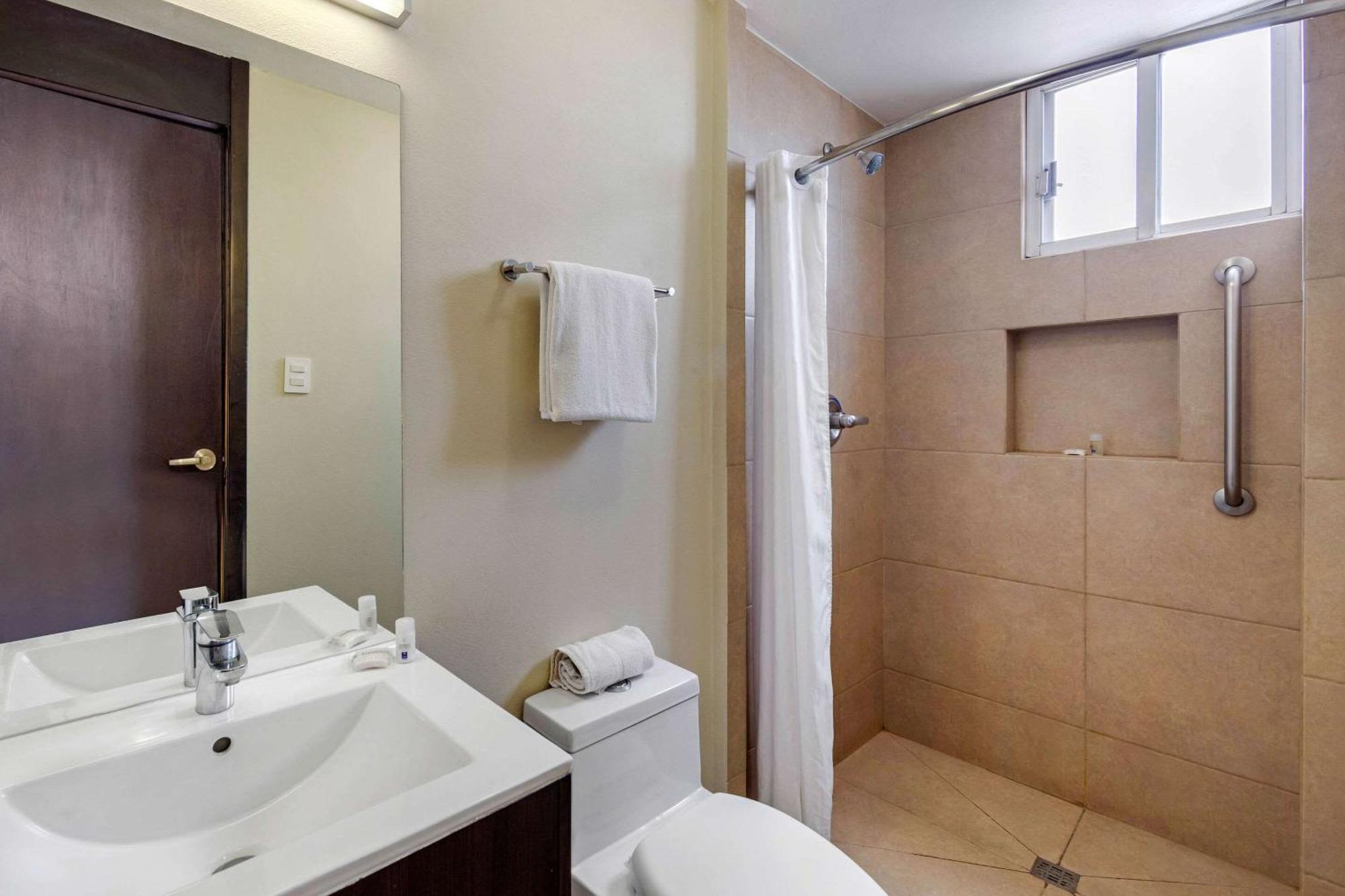 Comfort Inn San Luis Potosi Ngoại thất bức ảnh