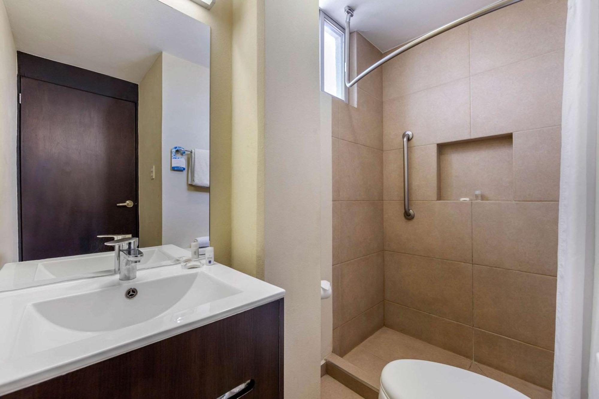 Comfort Inn San Luis Potosi Ngoại thất bức ảnh