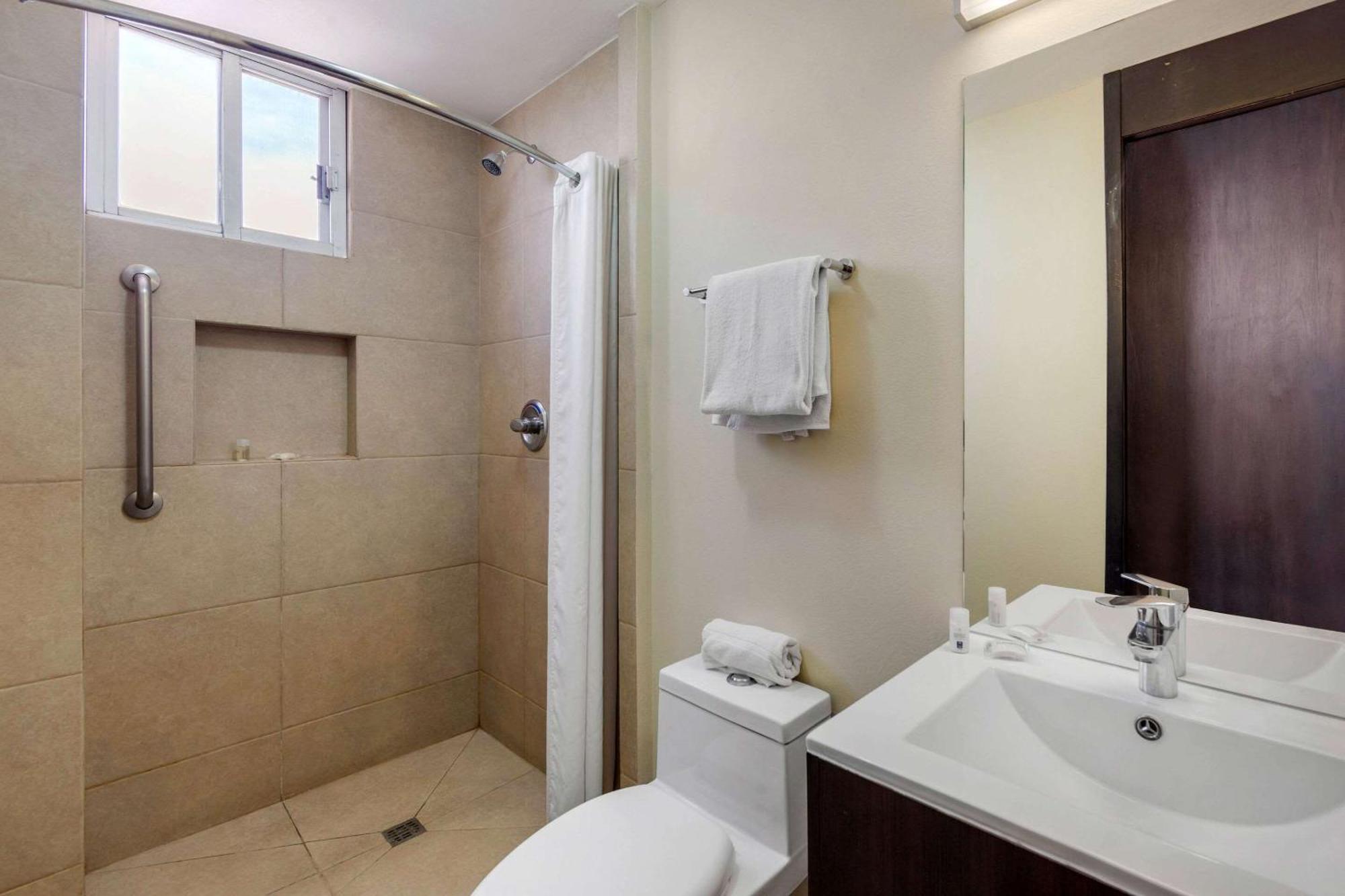 Comfort Inn San Luis Potosi Ngoại thất bức ảnh
